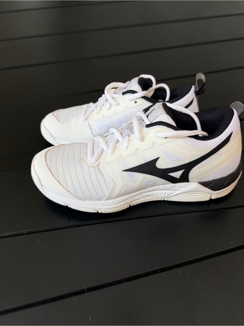 Mizuno Women’s Training Athletic Sneakers (White/Black) - Size 6.5 - Picture 2 of 7